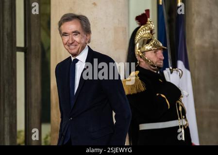 FRANCE-POLITICS-TOP LEVEL SUMMIT-ai-ELYSEE l'uomo d'affari francese Bernard Arnault arriva per partecipare a una riunione dei capi di stato europei a margine del vertice d'azione sull'intelligenza artificiale, presso il palazzo Elysee, a Parigi, il 10 febbraio 2025. PARIGI ILE-DE-FRANCE FRANCIA COPYRIGHT: XANDREAXSAVORANIXNERIX FRANCE-POLITICS-TOP LEVEL SUMMIT ASAVORANINERI-37 Foto Stock