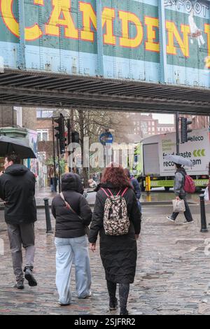 Camden Lock Railway Bridge in un pomeriggio di gennaio Foto Stock