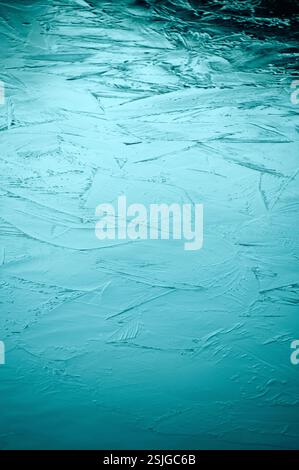 Dettaglio dell'acqua ghiacciata in un lago Foto Stock
