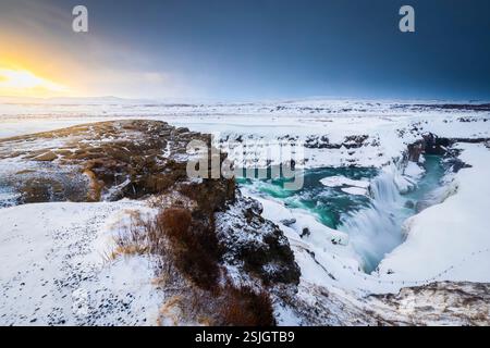 Cascate di Gullfoss in inverno all'alba. Hrunamannahreppur, Arnessysla, Sudurland, Islanda, Nord europa. Foto Stock