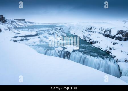 Cascate di Gullfoss in inverno all'alba. Hrunamannahreppur, Arnessysla, Sudurland, Islanda, Nord europa. Foto Stock