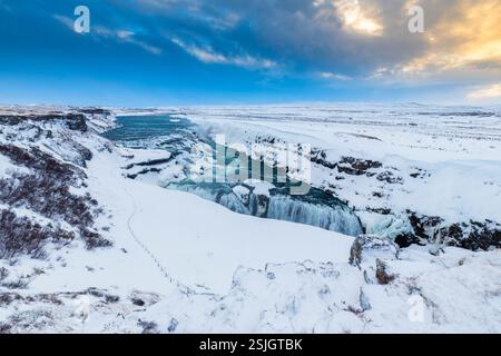 Cascate di Gullfoss in inverno all'alba. Hrunamannahreppur, Arnessysla, Sudurland, Islanda, Nord europa. Foto Stock