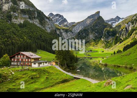 Seealpsee Mountain inn, Alpstein, Appenzell, Svizzera Foto Stock