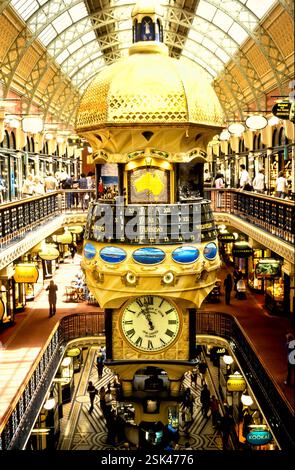 Great Australian Clock (il più grande orologio a torretta animata del mondo) situato presso il Queen Victoria Building Sydney Australia, 2002 Foto Stock