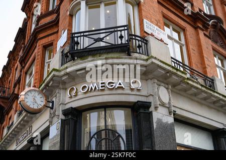 Londra, Regno Unito. 29 gennaio 2025. Omega Boutique London Oxford Street, un negozio che vende orologi di lusso svizzeri, Westminster nel West End di Londra, Regno Unito (Credit Image: © John Wreford/SOPA Images via ZUMA Press Wire) SOLO PER USO EDITORIALE! Non per USO commerciale! Foto Stock