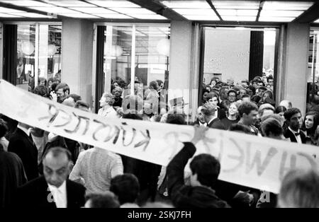 --- il gegen di protesta Herbert von Karajan a Lucerna 1969#protesta contro Herbert von Karajan, Lucerna 1969 Foto Stock