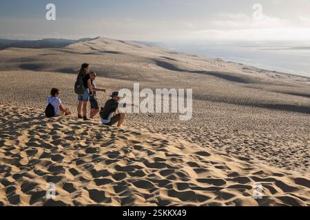 Dune du Pilat alla luce del sole nel tardo pomeriggio, Arcachon, dipartimento della Gironda, Nouvelle-Aquitaine, Francia, Europa Foto Stock