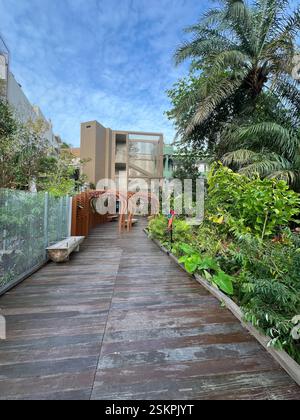 Nuovo lungomare di Mandai presso la riserva naturale di Mandai. Foto Stock