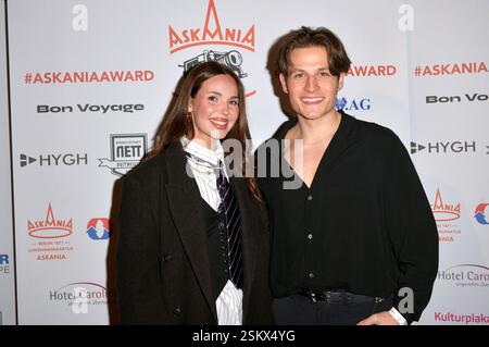 Ina Hout und Moritz Bäckerling bei der Verleihung des 17. Askania Award 2025 in Quatsch Comedy Club im Friedrichstadt-Palast. Berlino, 11.02.2025 *** Ina Hout e Moritz Bäckerling alla presentazione del 17 Askania Award 2025 al Quatsch Comedy Club nel Friedrichstadt Palast Berlin, 11 02 2025 foto:XM.xBehrensx/xFuturexImagex askania 5247 Foto Stock