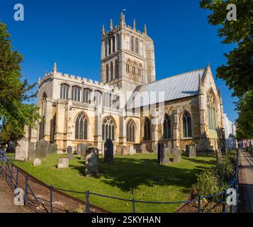 Chiesa di Santa Maria Vergine, Melton Mowbray in un giorno di maggio soleggiato con cielo azzurro, Leicestershire, Regno Unito. Foto Stock