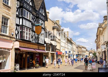 Centro di Stamford, Walkers, libreria e shopping nei negozi della High Street Stamford Lincolnshire Inghilterra Regno Unito Europa Foto Stock