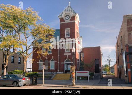 L'edificio dell'ufficio postale di Port Perry in Queen Street nella città di Port Perry in Ontario, Canada. La struttura è un edificio a due piani in mattoni rossi Foto Stock