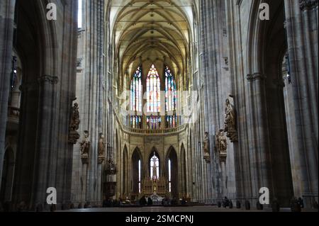 La cattedrale di San Vito, Repubblica Ceca, è uno splendido esempio di architettura gotica. L'interno è decorato con dettagli intricati, tra cui ornati ca Foto Stock