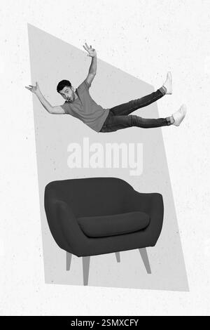 Immagine collage verticale di impressionato nero bianco colori ragazzo volante poltrona caduta isolato su sfondo colore disegno Foto Stock