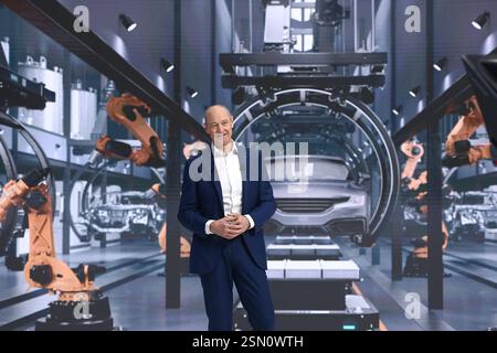 Roland Busch Presidente e Amministratore delegato, Einzelbild,angeschnittenes Einzelmotiv,Halbfigur,halbe Figur. Virtuelle,digitale Siemens Hauptversammlung AM 13.02.2025 a Monaco. *** Roland Busch Presidente e Amministratore delegato, immagine singola, motivo singolo ritagliato, mezza figura, mezza figura virtuale, Digital Siemens Assemblea generale annuale il 13 02 2025 a Monaco Foto Stock