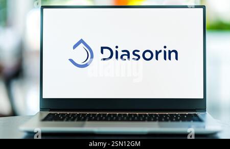 POZNAN, POL - DEC 19, 2024: Laptop computer con logo DiaSorin Foto Stock