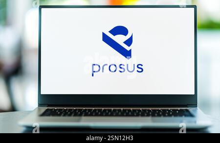 POZNAN, POL - DEC 19, 2024: Laptop computer con logo di Prosus Foto Stock
