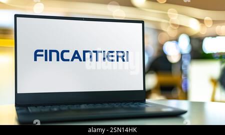 POZNAN, POL - 19 dicembre 2024: Computer portatile con logo di Fincantieri Foto Stock