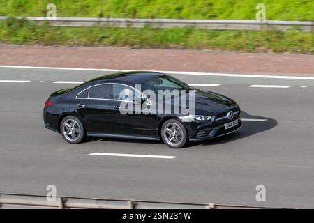 2021 Mercedes-Benz CLA 250 AMG Line Premium nera che viaggia sull'autostrada M6, Regno Unito Foto Stock