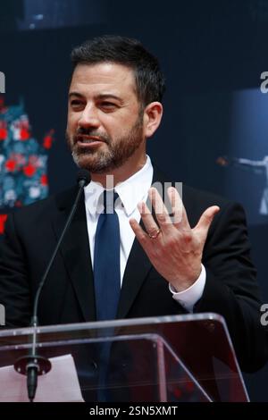 Jimmy Kimmel posa alla cerimonia della mano e dell'impronta di Lionel Richie al TLC Chinese Theatre di Hollywood Los Angeles, USA, il 7 marzo 2018. Foto: BANG MEDIA INTERNATIONAL FAMOUS PICTURES 28 HOLMES ROAD LONDON NW5 3AB REGNO UNITO tel +44 (0) 20 7485 1500 e-mail pictures@famous.uk.com www.famous.uk.com HB00423 Foto Stock