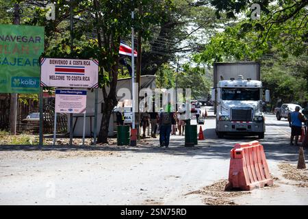 Confine costaricano con Nicaragua, Peñas Blancas, Costa Rica Foto Stock