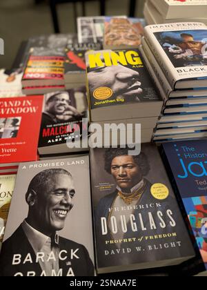 Febbraio è il mese della storia nera negli Stati Uniti. Molte librerie promuovono libri su e da importanti neri americani. Foto Stock
