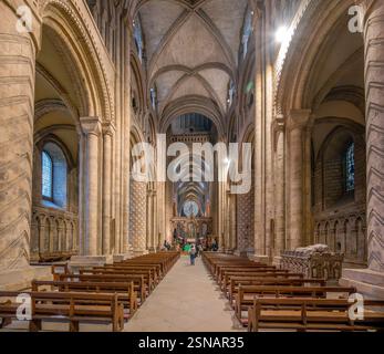 La navata centrale della Cattedrale di Durham, Durham, Contea di Durham, Inghilterra. Foto Stock