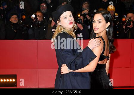 Jella Haase und Gizem Emre bei der Eroeffnung der 75. Berlinale Internationale Filmfestspiele mit der -Das Licht- prima del cinema AM 13.02.2025 a Berli Foto Stock