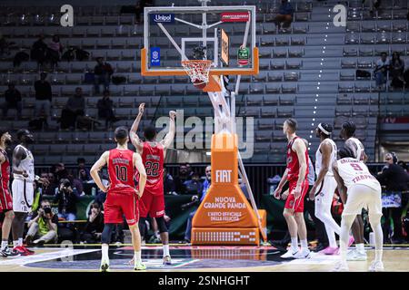 Torino, Italia. 13 febbraio 2025. Trapani Shark vs Pallacanestro Trieste, Coppa Italia Basket maschile a Torino, Italia, 13 febbraio 2025 crediti: Agenzia fotografica indipendente/Alamy Live News Foto Stock