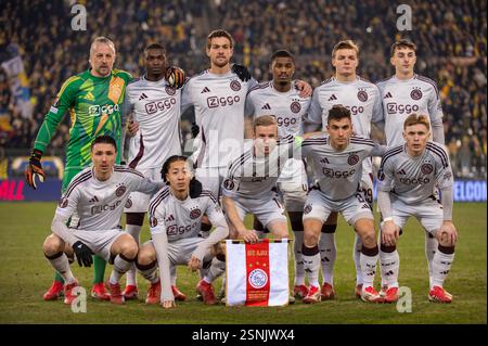 Bruxelles, Belgio. 13 febbraio 2025. La squadra di calcio dell'Ajax Amsterdam posa per una foto durante la fase di eliminazione UEFA Europa League 2024/25 partita a 1 gamba tra Royale Union Saint-Gilloise e AFC Ajax allo stadio King Baudouin di Bruxelles, Belgio, il 13 febbraio 2025 (foto di Andrew SURMA/ credito: SIPA USA/Alamy Live News Foto Stock