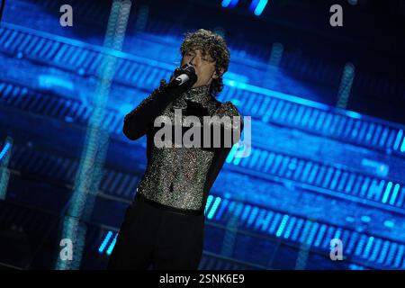 Sanremo, Italia. 13 febbraio 2025. Irama durante la terza serata della 75a edizione del Festival Italiano della canzone di Sanremo presso il Teatro Ariston di Sanremo, Italia settentrionale - giovedì 13 febbraio 2025. Intrattenimento. (Foto di Marco Alpozzi/LaPresse) credito: LaPresse/Alamy Live News Foto Stock