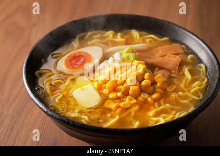 Ramen di mais al burro di miso Foto Stock