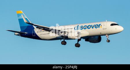 Turismo nelle Isole Canarie. Aeroporto di Gran Canaria Gando. Scopri l'atterraggio aereo di linea Airbus A320. Foto Stock