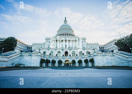 Alba di fronte alla fontana del Campidoglio a Washington DC Foto Stock