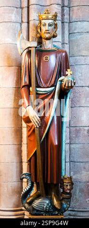 Statua di Sant'Olaf nella cattedrale di San Magnus, Kirkwall. Dettagli in Descrizione. Foto Stock