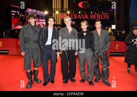 Band Elevator Boys mit Tim Schaecker, Jacob Rott, bene Schulz, Julien Brown, Luis Freitag bei der Das Licht Premiere und Berlinale Eroeffnung am 13.02.2025 *** Band Elevator Boys with Tim Schaecker, Jacob Rott, bene Schulz, Julien Brown, Luis Freitag alla premiere di Das Licht e Berlinale inaugurazione il 13 02 2025 Foto Stock