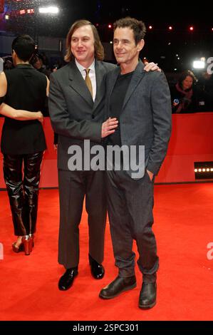 Lars Eidinger und Tom Tykwer bei der Festivaleröffnung und der Premiere des Kinofilms Das Licht / The Light auf der Berlinale 2025 / 75. Internationale Filmfestspiele Berlin im Berlinale Palast. Berlino, 13.02.2025 *** Lars Eidinger e Tom Tykwer all'apertura del festival e alla prima del lungometraggio The Light al Berlinale 2025 75 Berlin International Film Festival al Berlinale Palast Berlin, 13 02 2025 foto:XC.xTamckex/xFuturexImagex berlinale Opening 6043 Foto Stock