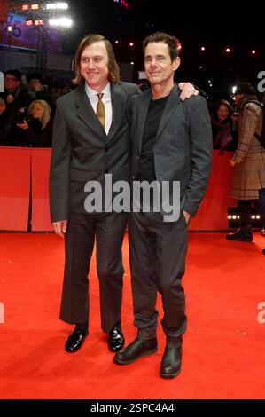 Lars Eidinger und Tom Tykwer bei der Festivaleröffnung und der Premiere des Kinofilms Das Licht / The Light auf der Berlinale 2025 / 75. Internationale Filmfestspiele Berlin im Berlinale Palast. Berlino, 13.02.2025 *** Lars Eidinger e Tom Tykwer all'apertura del festival e alla prima del lungometraggio The Light al Berlinale 2025 75 Berlin International Film Festival al Berlinale Palast Berlin, 13 02 2025 foto:XC.xTamckex/xFuturexImagex berlinale Opening 6044 Foto Stock