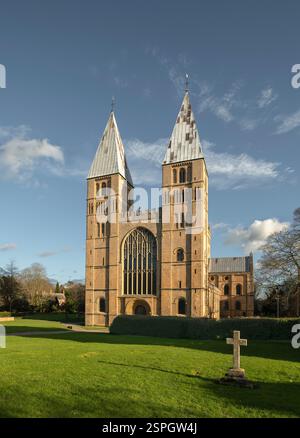 La cattedrale di Southwell vista dal vecchio cimitero. Foto Stock