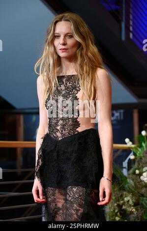 Lilith Stangenberg bei der Festivaleröffnung und der Premiere des Kinofilms 'Das Licht / The Light' auf der Berlinale 2025 / 75. Internationale Filmfestspiele Berlin im Berlinale Palast. Berlino, 13.02.2025 Foto Stock