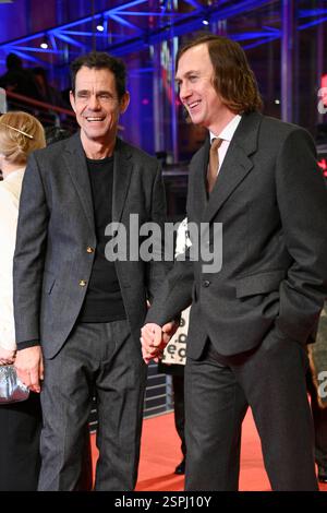 Tom Tykwer und Lars Eidinger bei der Festivaleröffnung und der Premiere des Kinofilms 'Das Licht / The Light' auf der Berlinale 2025 / 75. Internationale Filmfestspiele Berlin im Berlinale Palast. Berlino, 13.02.2025 Foto Stock