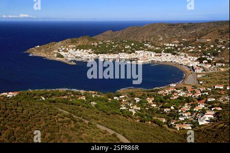 Vista aerea di Port de la Selva sulla costa spagnola delle Vermiglio. Foto Stock