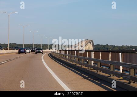 La Jamestown Verrazzano Bridge Road nel Rhode Island, Stati Uniti Foto Stock