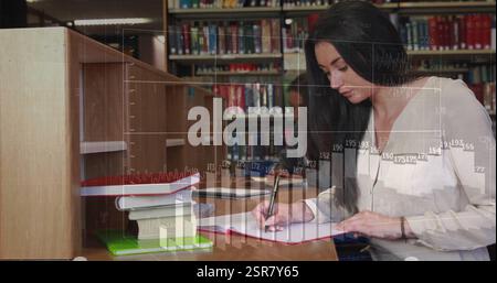 Immagine di diagrammi sull'apprendimento birazziale di una studentessa in biblioteca Foto Stock