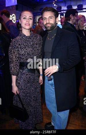 Sina Tkotsch und Arman Kashani bei der ARD Blue Hour 2025 im Rahmen der Berlinale 2025 im Hotel Telegraphenamt. Berlino, 14.02.2025 *** Sina Tkotsch e Arman Kashani all'ARD Blue Hour 2025 come parte della Berlinale 2025 presso l'Hotel Telegraphenamt Berlin, 14 02 2025 foto:Xn.xKubelkax/xFuturexImagex Blue Hour 5389 Foto Stock