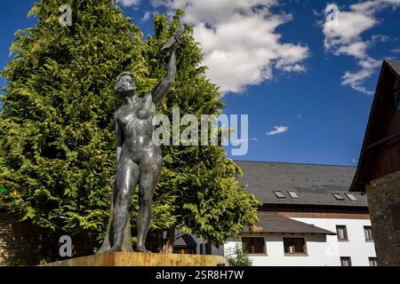 Era Querimònia Scultura, a Salardú, a Naut Aran (Valle di Aran, Lleida, Catalogna, Spagna, Pirenei) ESP: Escultura de era Querimònia, Valle de Arán Foto Stock