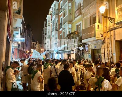 Ballare per le strade, la festa di San Pedro y San Pablo, Burgos, Spagna Foto Stock
