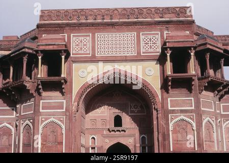 Palazzo Jahangir all'interno del forte Rosso ad Agra, Uttar Pradesh, India, Asia Foto Stock