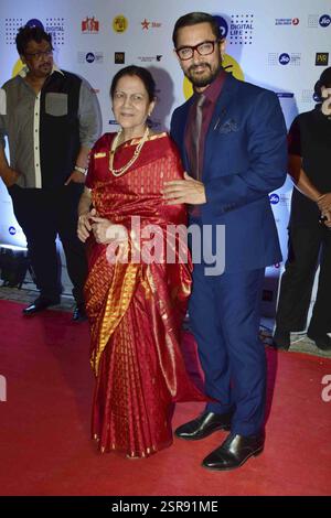 Attore di Bollywood AAMIR KHAN Zeenat Hussain durante la cerimonia di apertura Jio MAMI Film Festival Royal Opera House di Mumbai Foto Stock