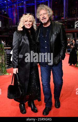 Wolfgang Niedecken mit Ehefrau Tina Golemiewski bei der Premiere des Kinofilms 'Like A complete Unknown' auf der Berlinale 2025 / 75. Internationale Filmfestspiele Berlin im Berlinale Palast. Berlino, 14.02.2025 Foto Stock